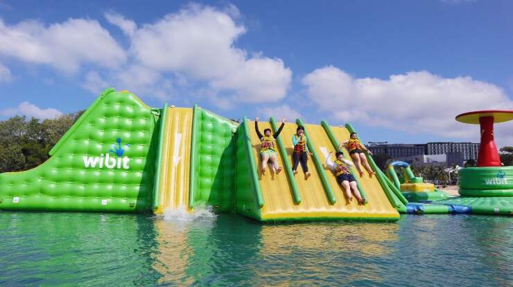 HydroDash – Singapore’s first and only floating aqua park